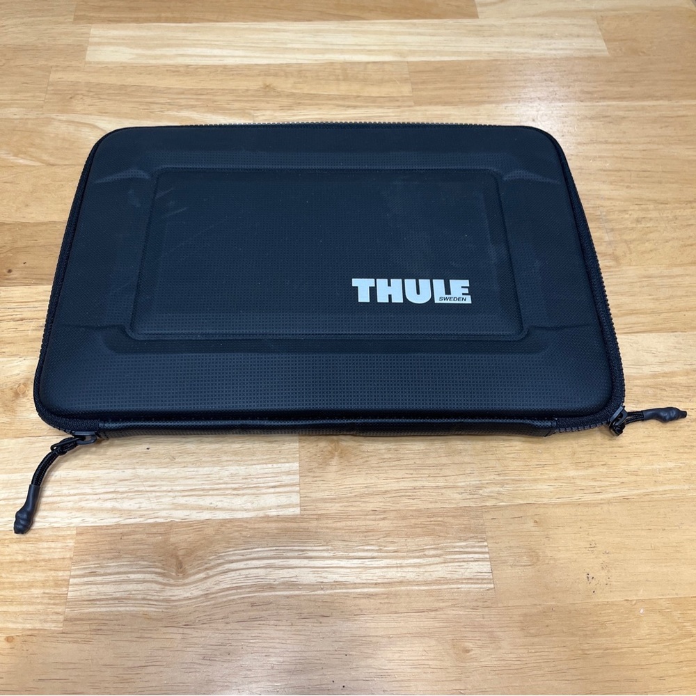 Thule Gauntlet 3.0 MacBook Pro Retina Sleeve Case Cover 13" Black Zippered